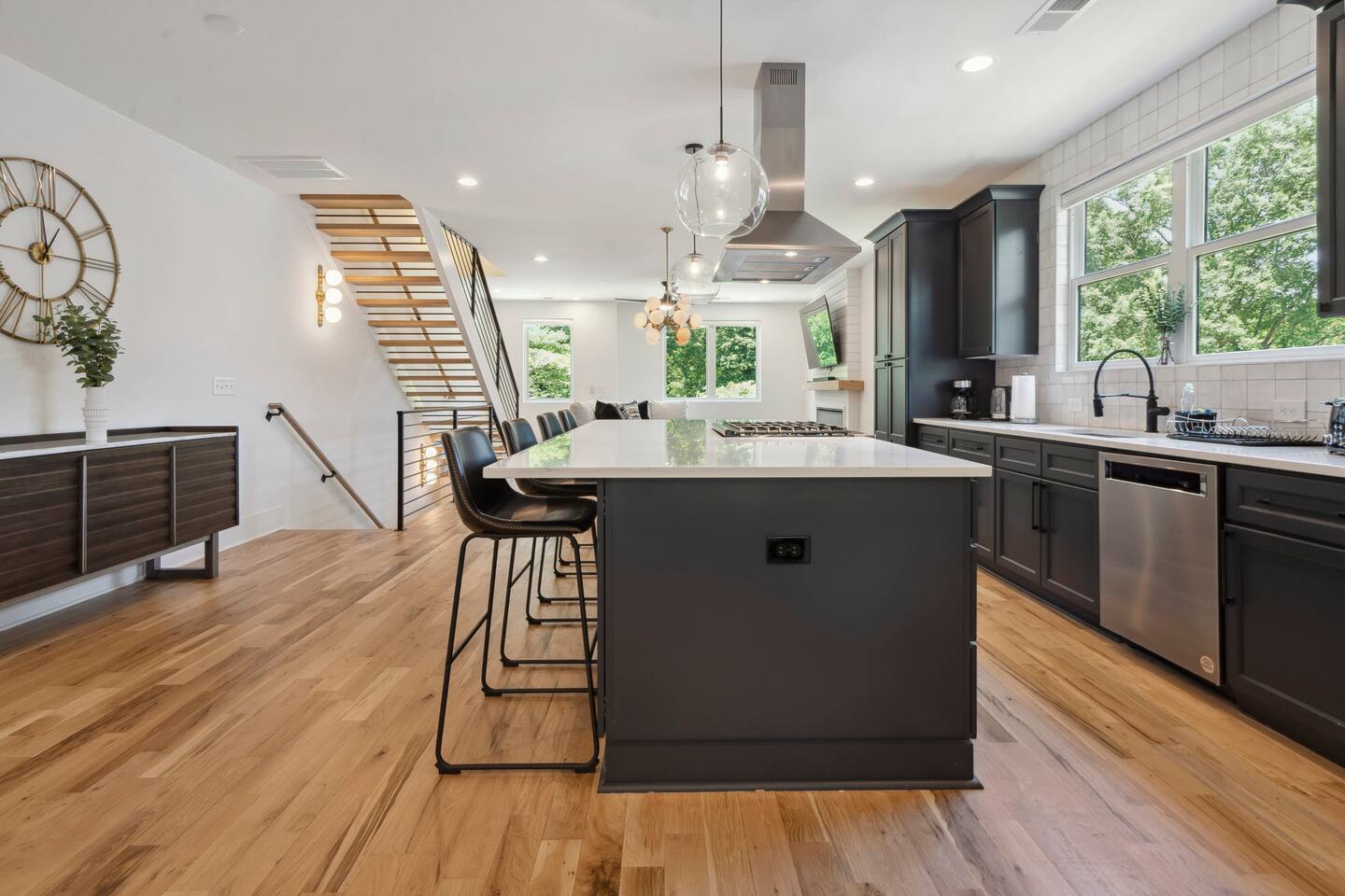 Luxury Build - King Beds - Minutes to Uptown