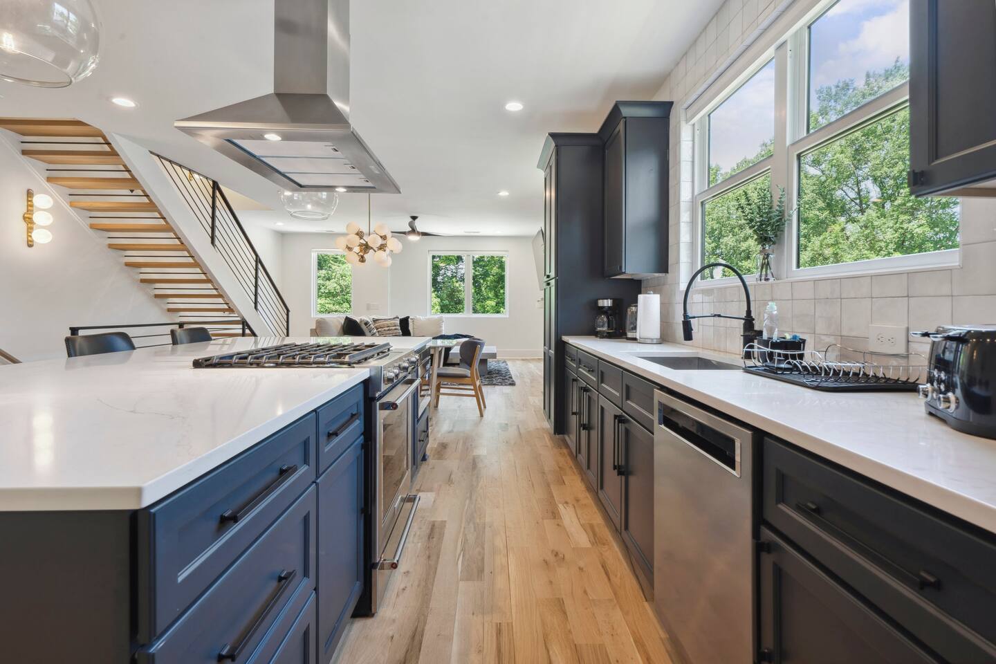 Luxury Build - King Beds - Minutes to Uptown
