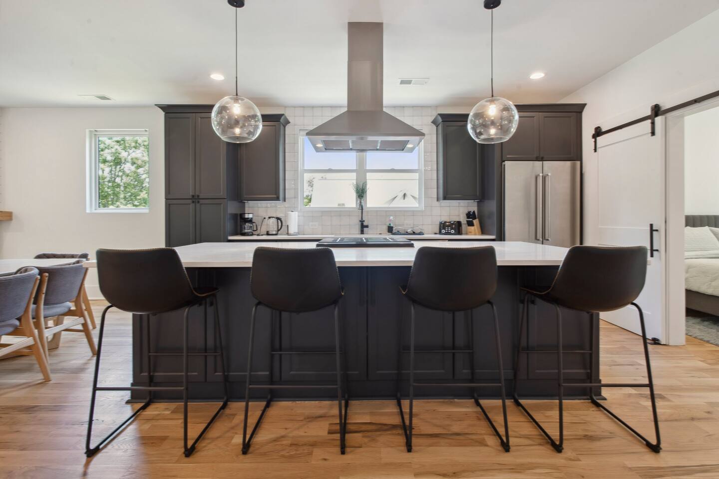 Luxury Build - King Beds - Minutes to Uptown