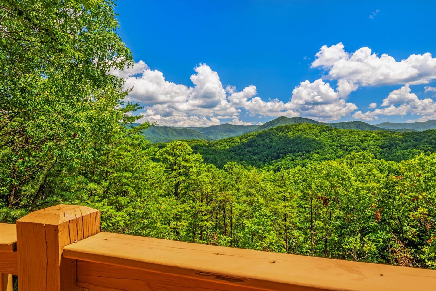 Views! 3x King Beds, Hot Tub, Pool, Fishing, Wi-Fi