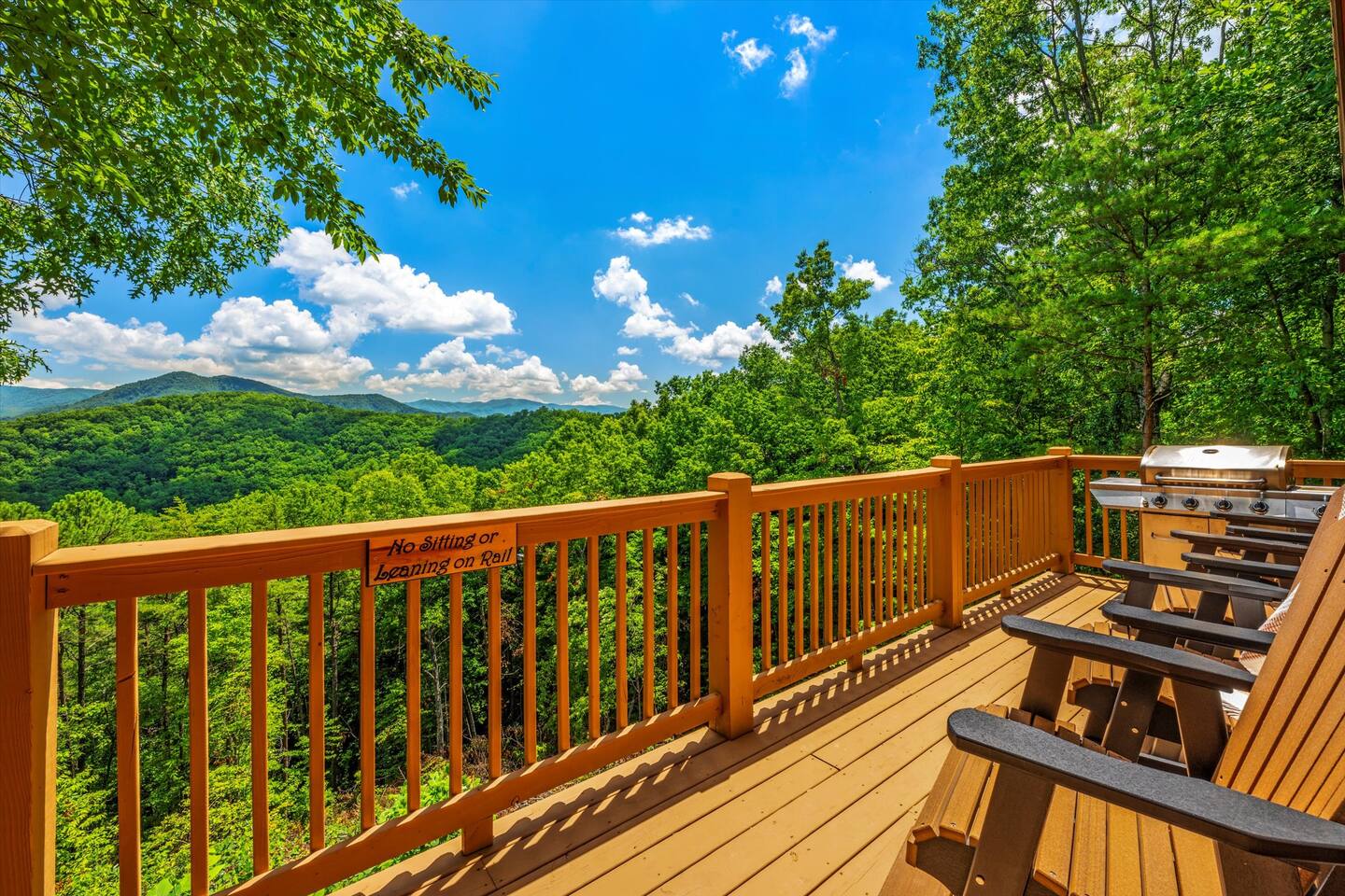 Views! 3x King Beds, Hot Tub, Pool, Fishing, Wi-Fi — Sevierville — vacation rental