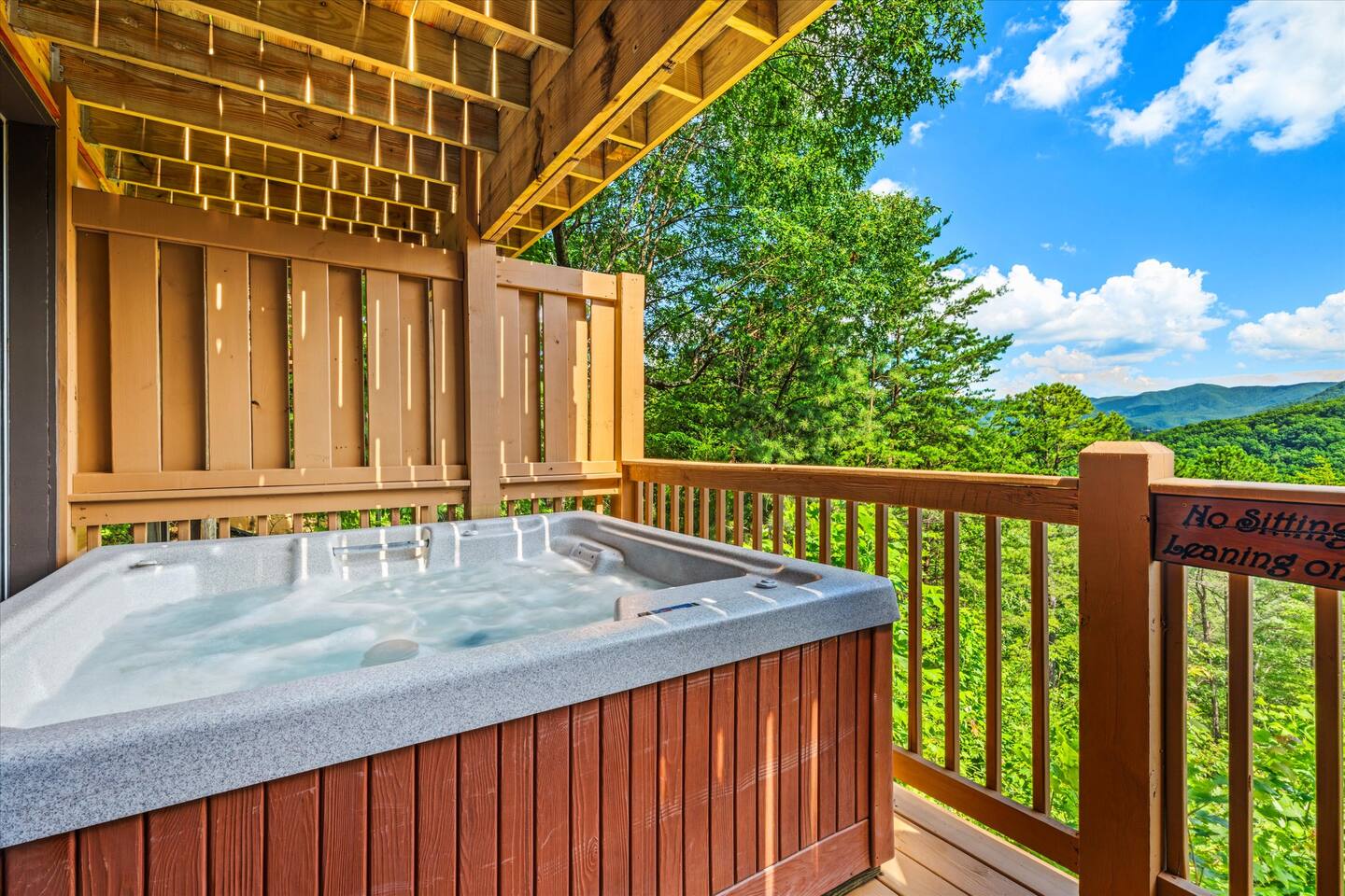Views! 3x King Beds, Hot Tub, Pool, Fishing, Wi-Fi