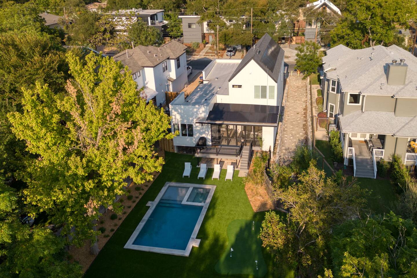5BR Downtown Pool & Hot Tub Oasis
