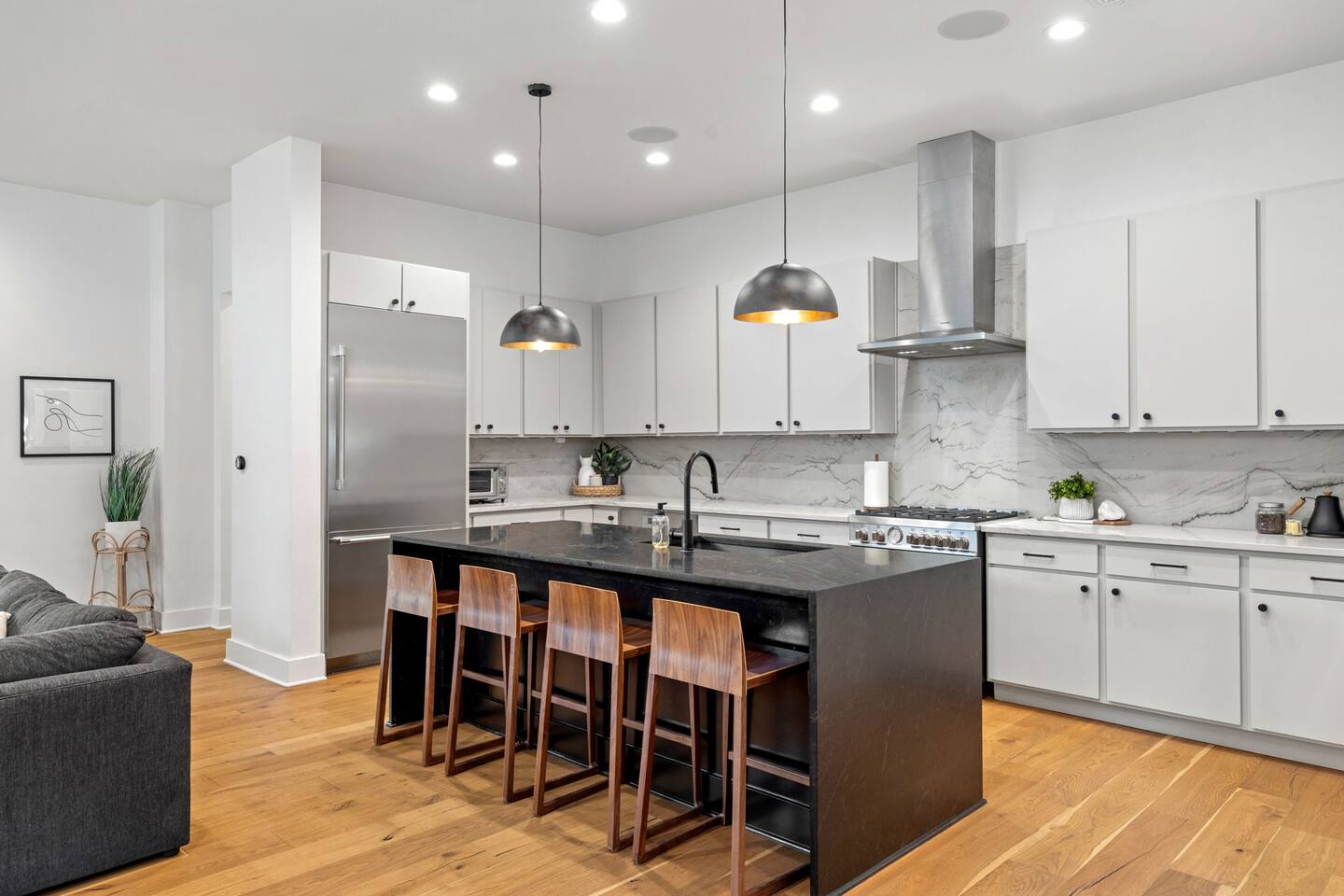 5BR Downtown Pool & Hot Tub Oasis