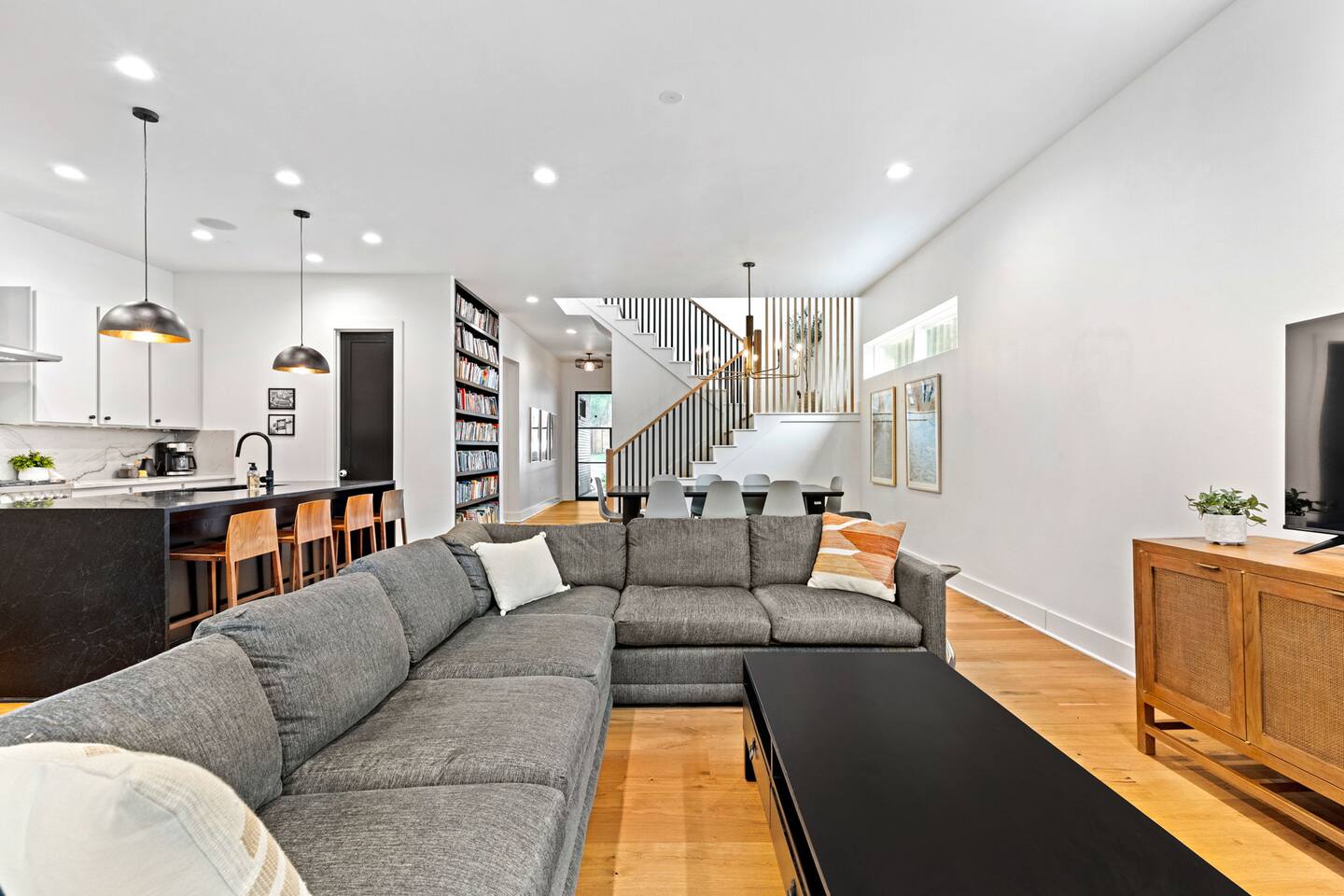 5BR Downtown Pool & Hot Tub Oasis