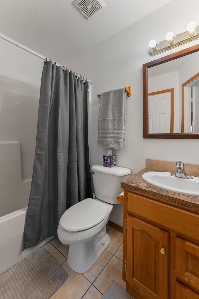 3BR Home-Quiet River Neighborhood- Ski/Hike/Fish