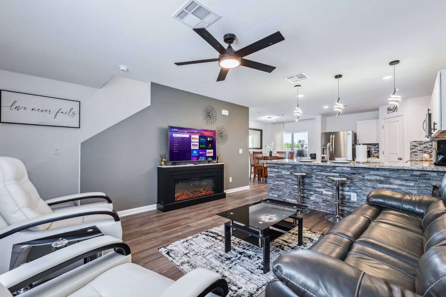 New Build 4bd | Theater | Views | Gym | Sleeps 10