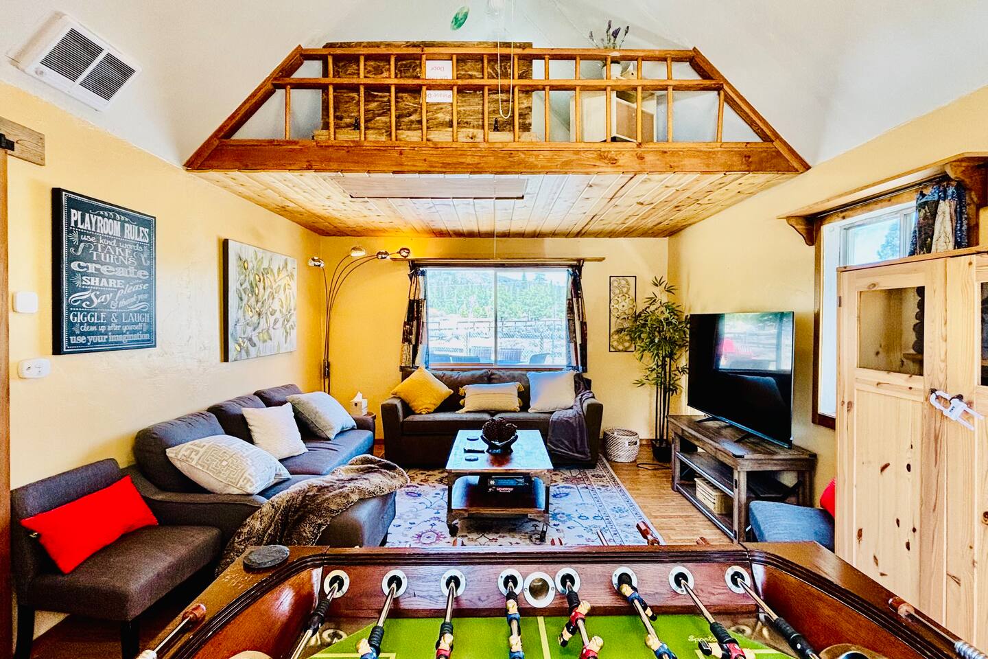 Jacuzzi, game room, star-gazing, firepit-Lassen
