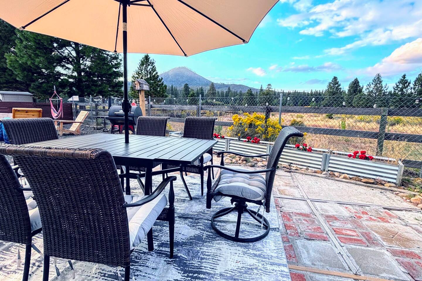 Jacuzzi, game room, star-gazing, firepit-Lassen