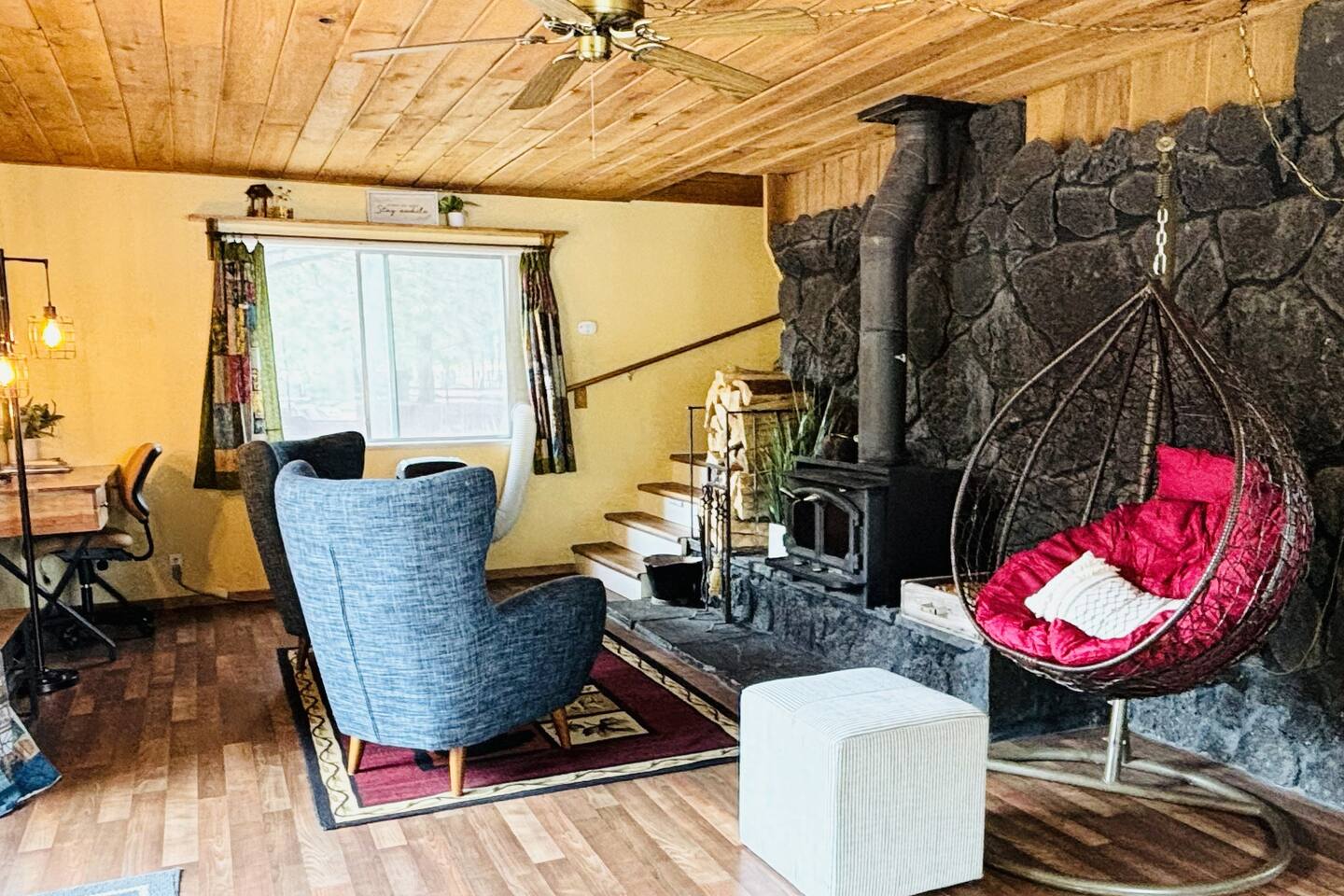 Jacuzzi, game room, star-gazing, firepit-Lassen