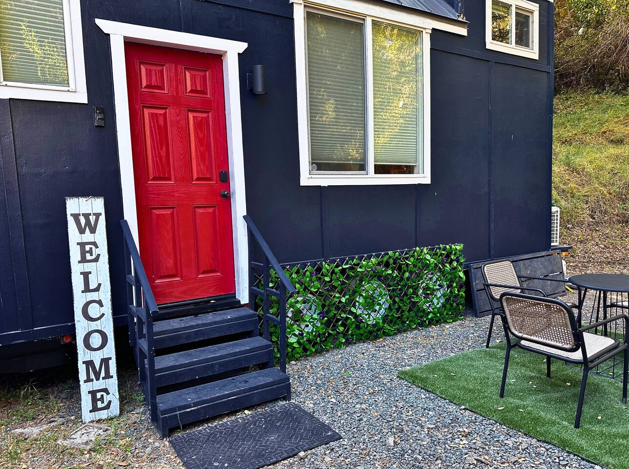 Couple’s retreat in Tiny Home w soaking tub/beach