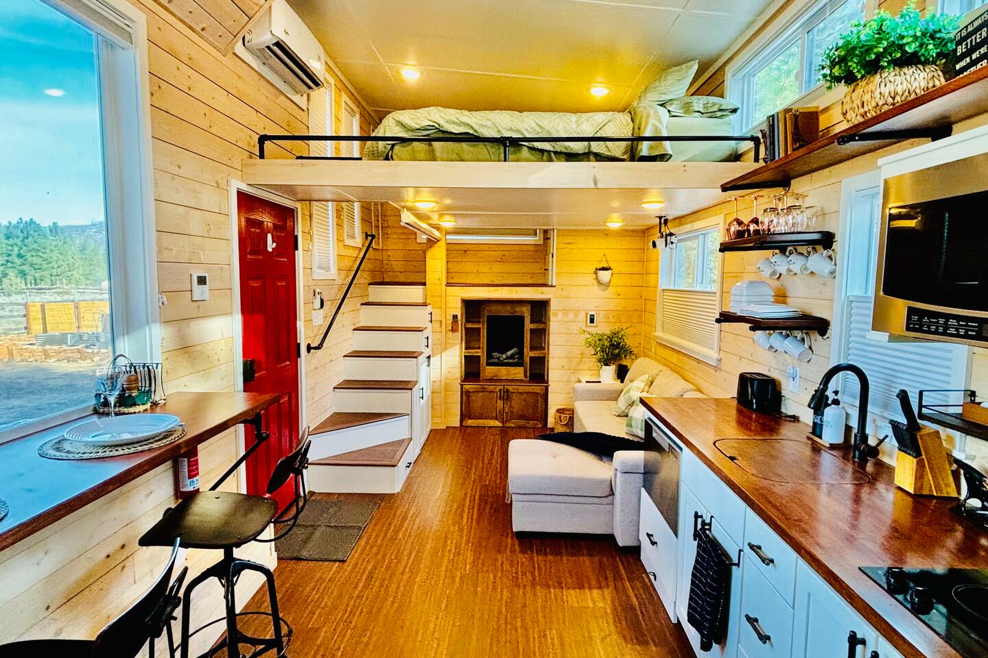 Couple’s retreat in Tiny Home w soaking tub/beach