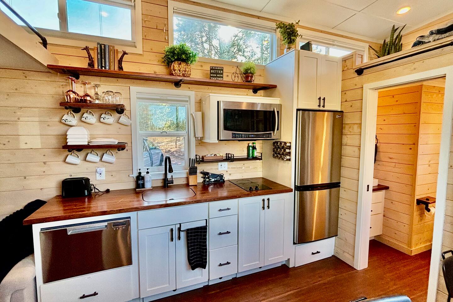 Couple’s retreat in Tiny Home w soaking tub/beach