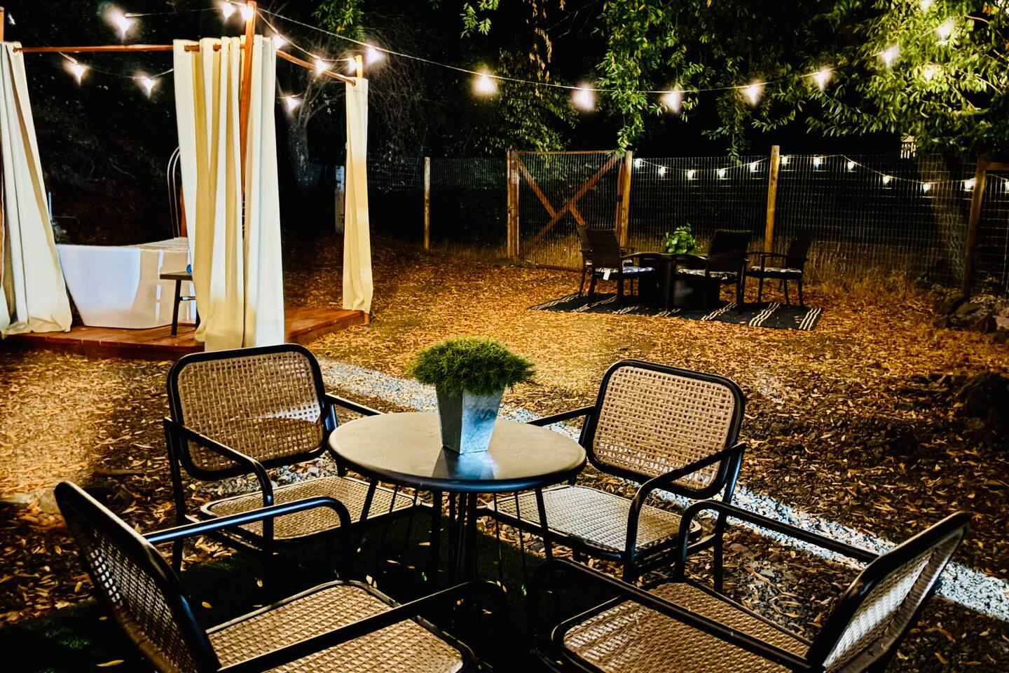 Couple’s retreat in Tiny Home w soaking tub/beach