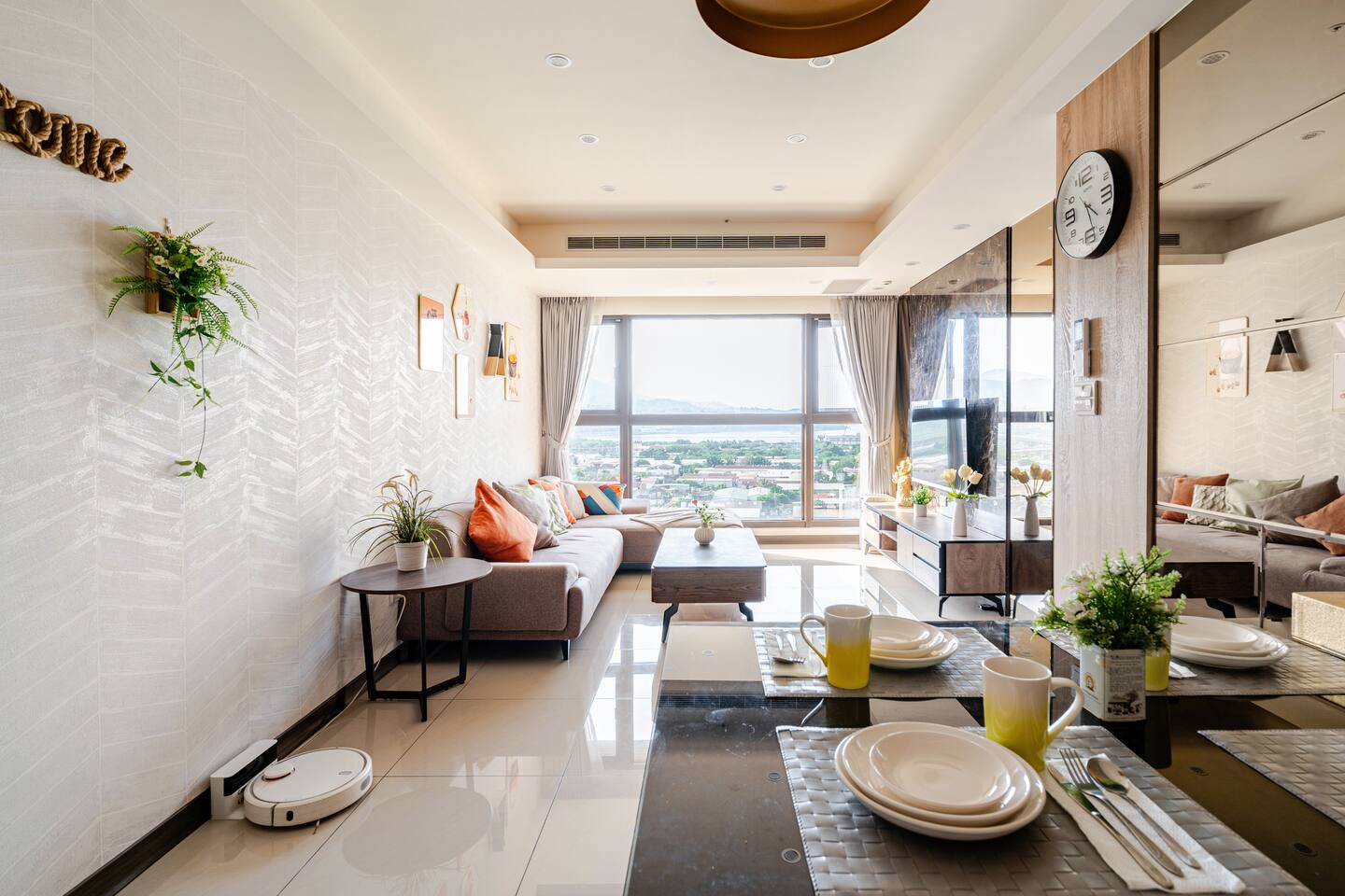 Family-friendly, River View, Steps to MRT, Pool - Apartment