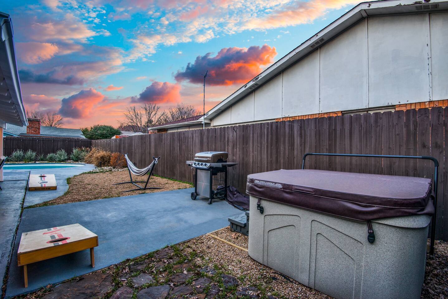 Near Universal Kids | Pool, Spa & Game Room