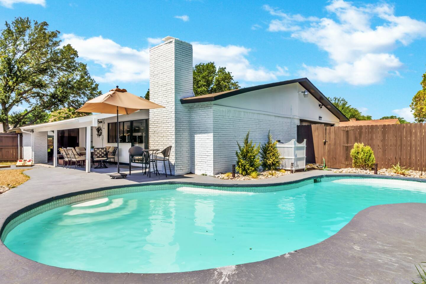Near Universal Kids | Pool, Spa & Game Room