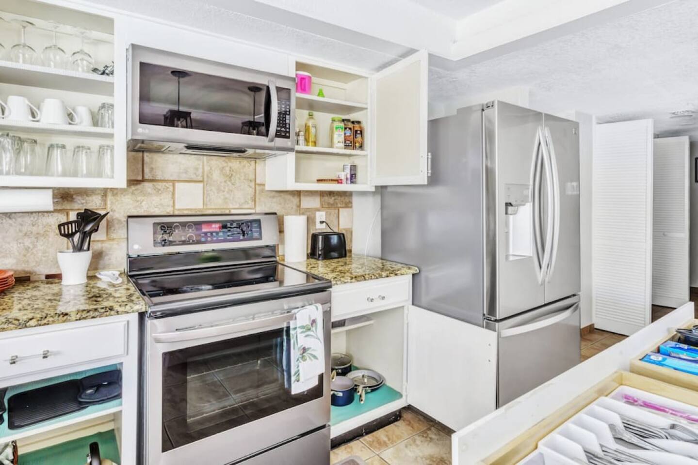 Near Universal Kids | Pool, Spa & Game Room