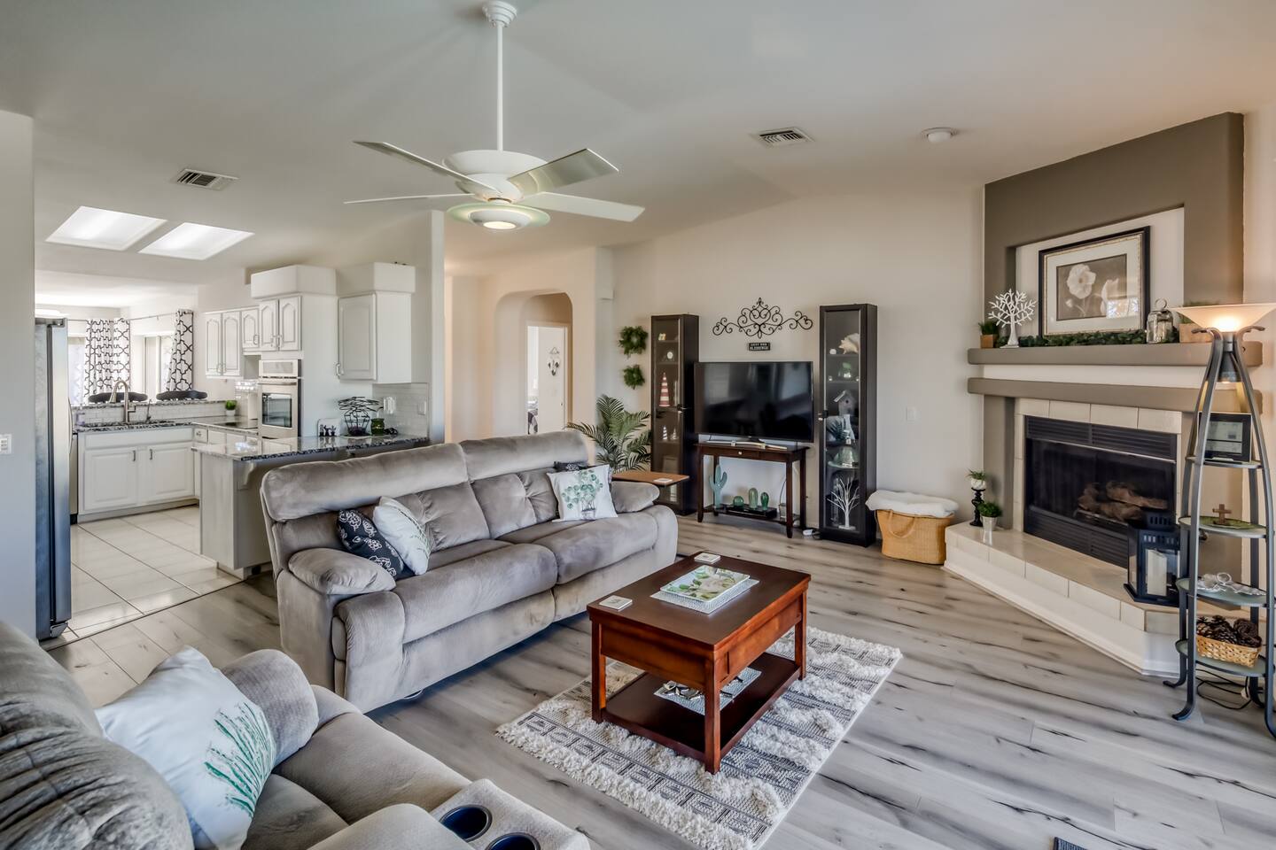 Lake Views | Pool | 3bd | Boat Parking | Sleeps 6
