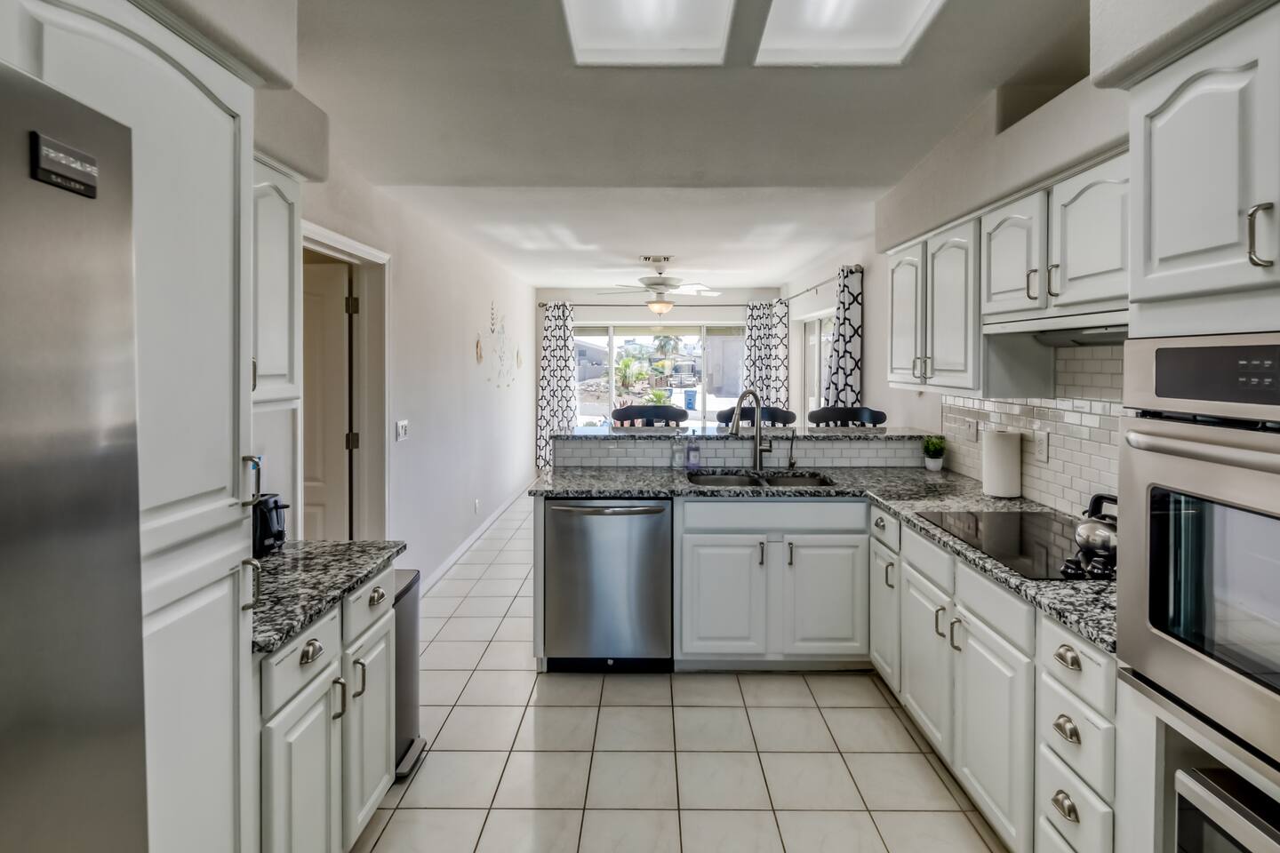 Lake Views | Pool | 3bd | Boat Parking | Sleeps 6