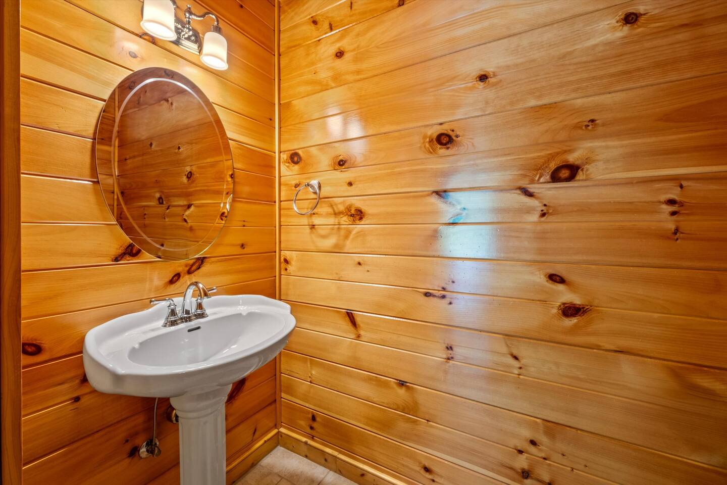 Secluded - Hot Tub, Wi-Fi, 3x Kings, Large Deck