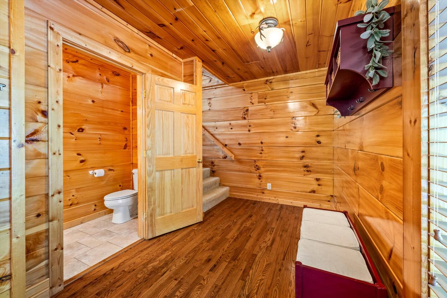 Secluded - Hot Tub, Wi-Fi, 3x Kings, Large Deck