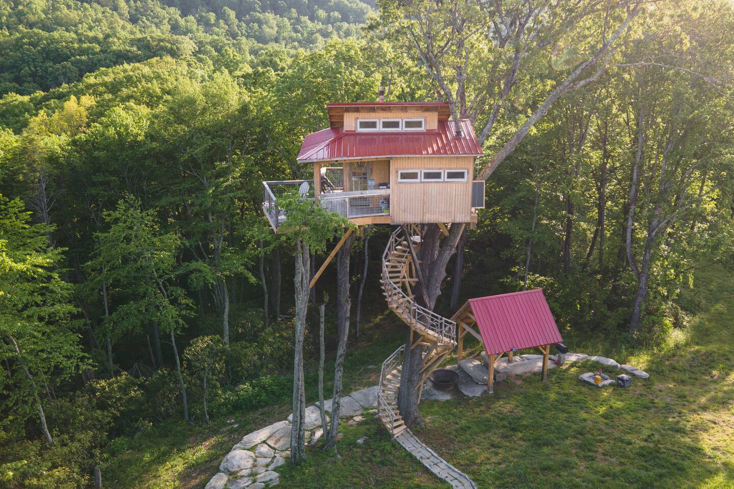 Raven Rock Mountain Skyscraper Treehouse