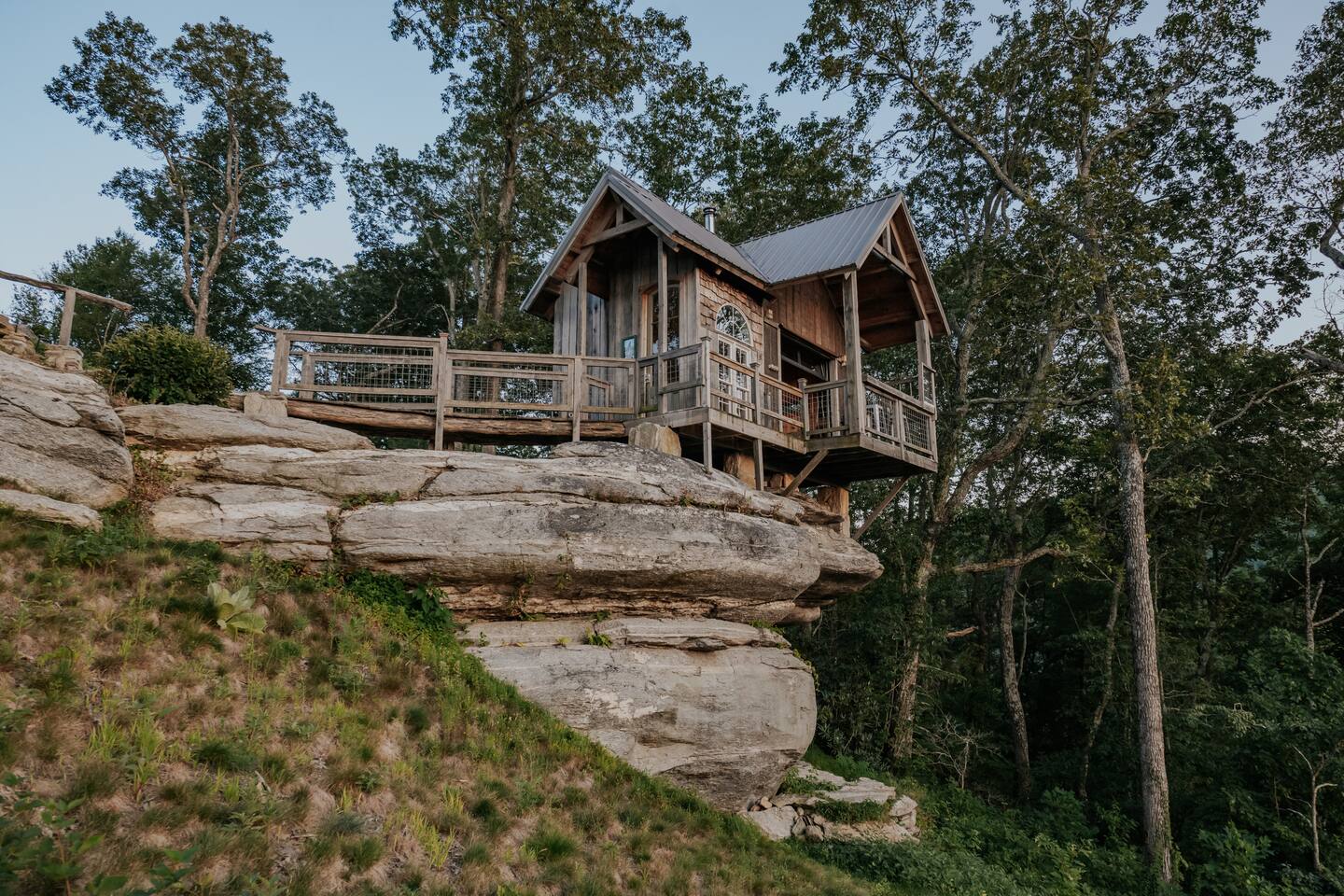 Raven Rock Mountain Skyscraper Treehouse