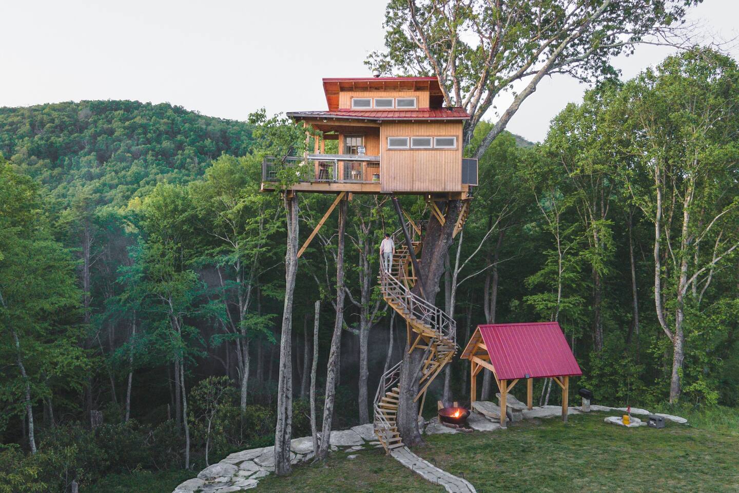 Raven Rock Mountain Skyscraper Treehouse
