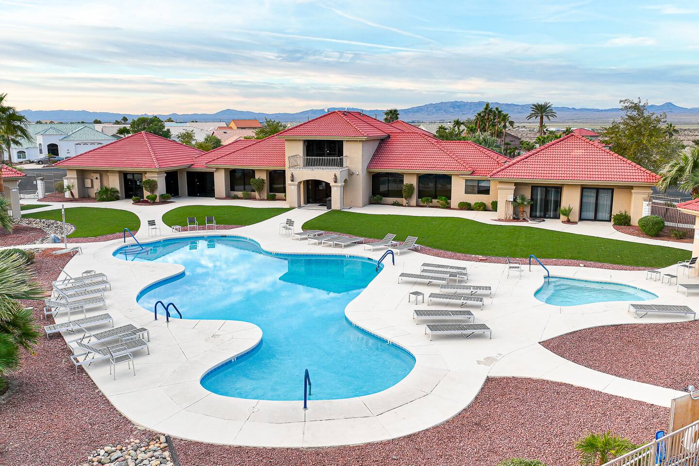 Lakeside Luxury | 4bd | Heated Pool + Pickleball