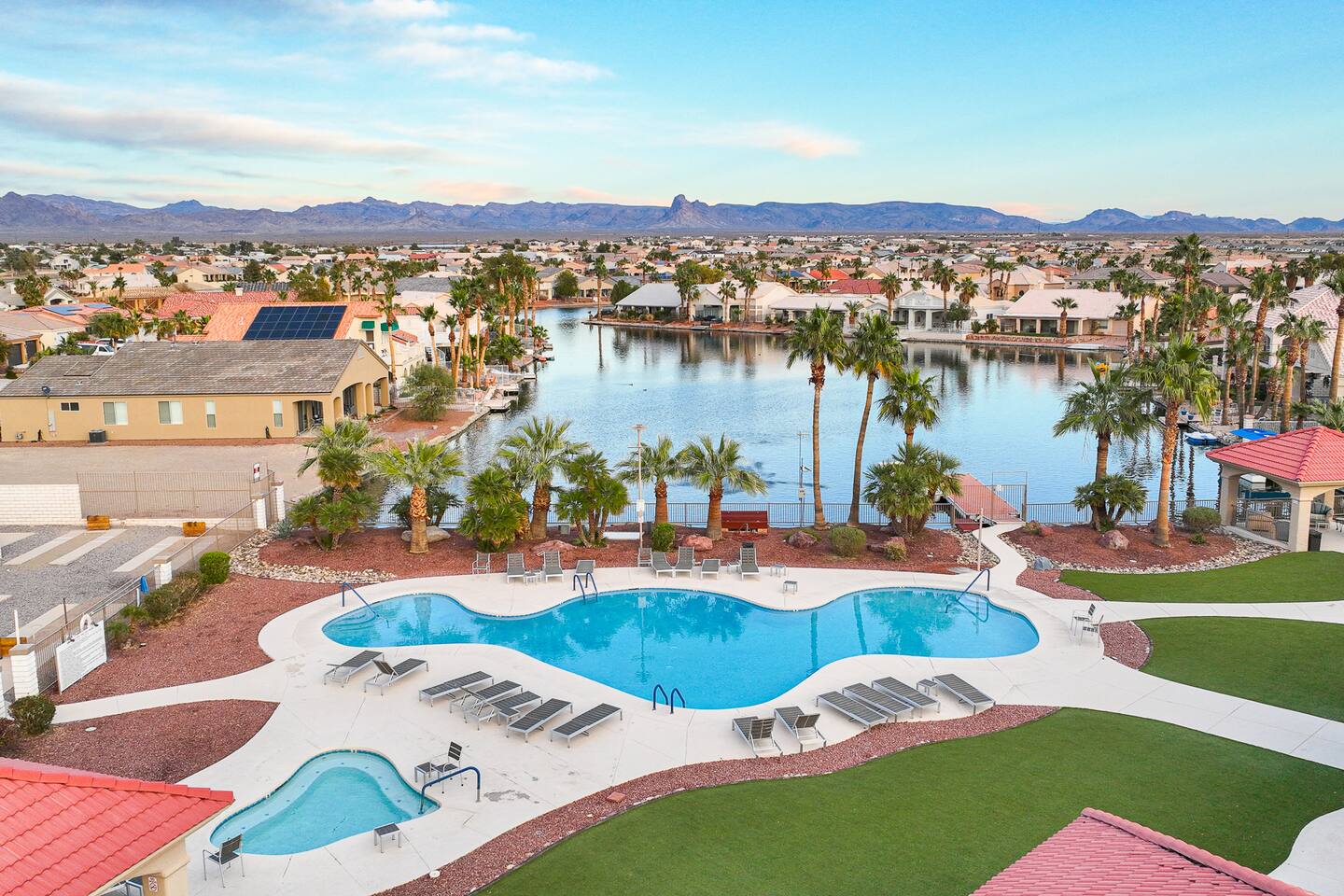 Lakeside Luxury | 4bd | Heated Pool + Pickleball