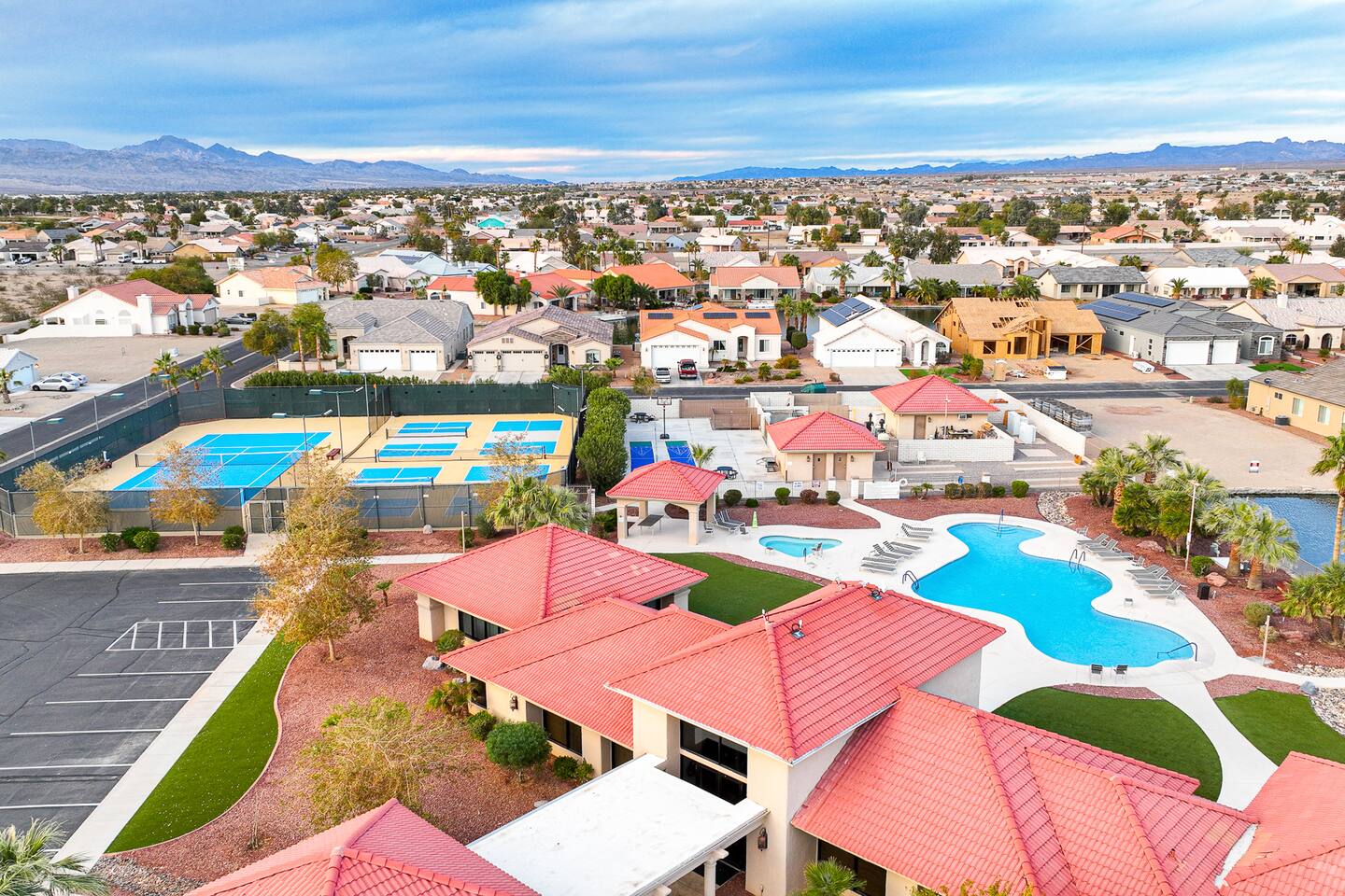 Lakeside Luxury | 4bd | Heated Pool + Pickleball