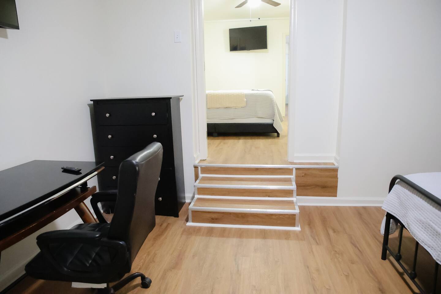 Cozy 2-Bedroom Bungalow_Near Dining & College