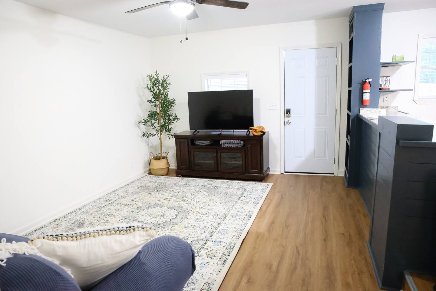 Cozy 2-Bedroom Bungalow_Near Dining & College