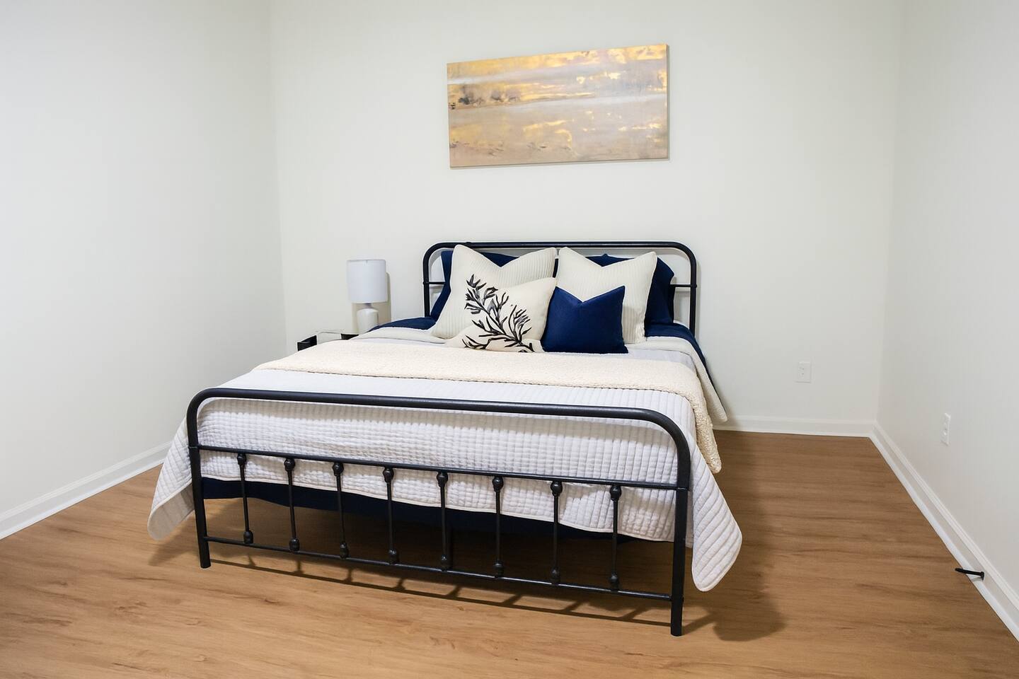 Cozy 2-Bedroom Bungalow_Near Dining & College