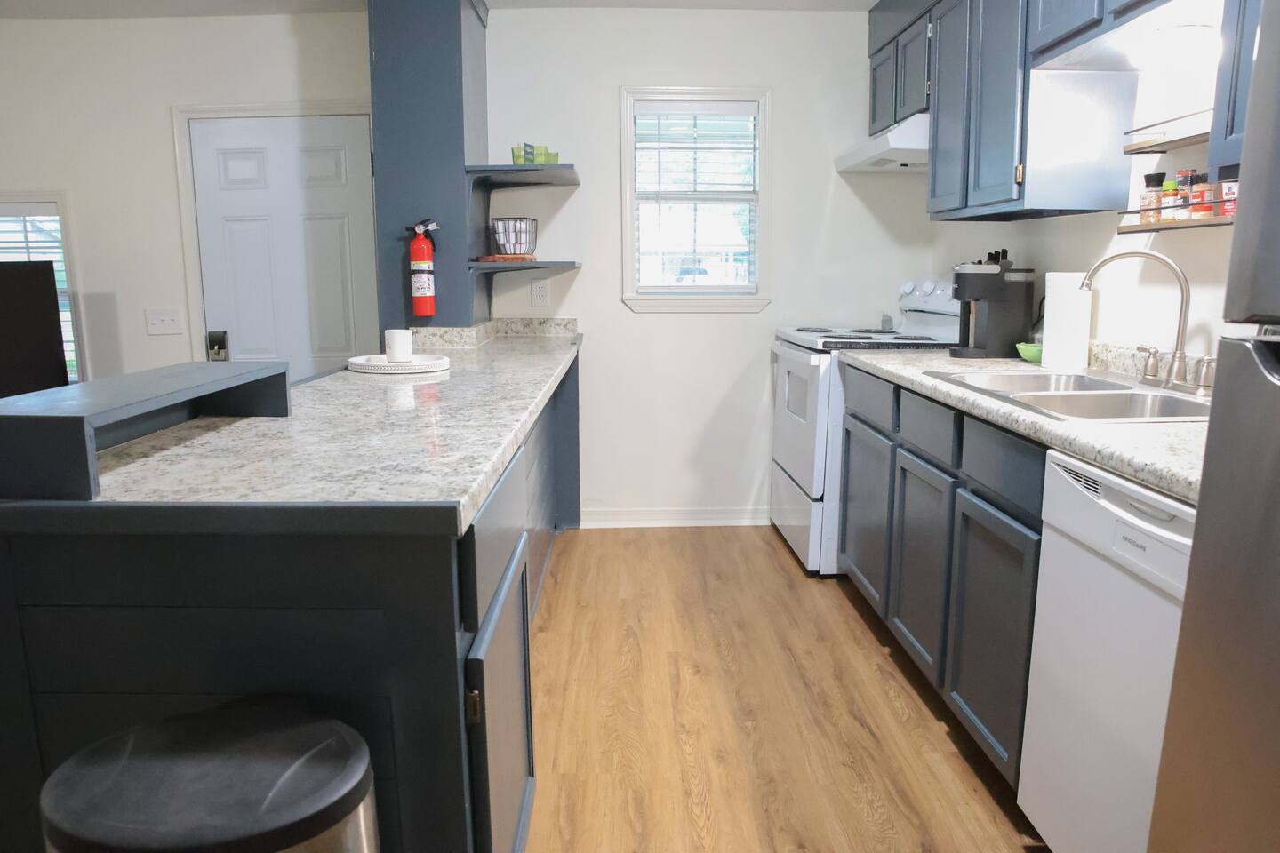 Cozy 2-Bedroom Bungalow_Near Dining & College