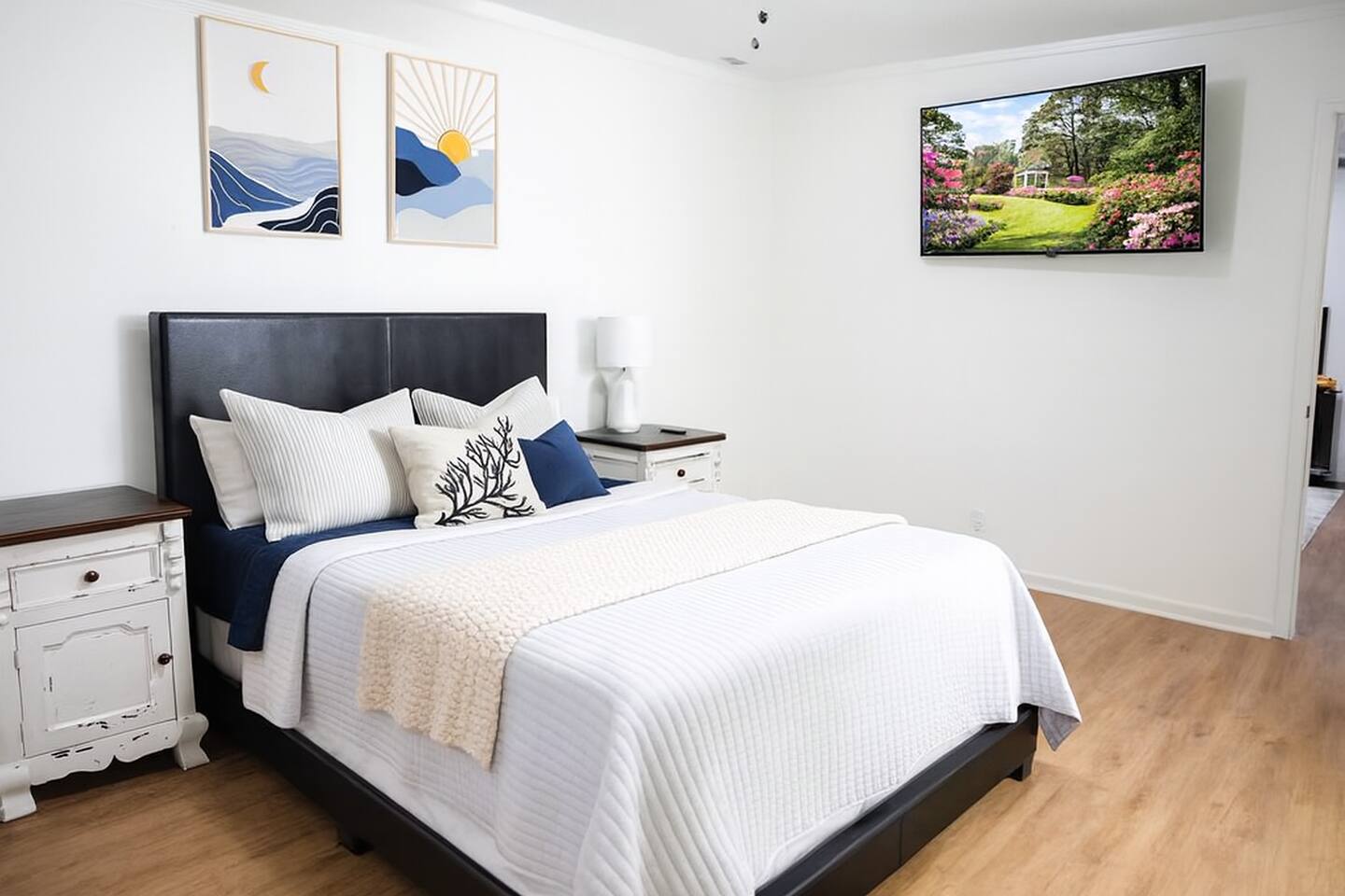 Cozy 2-Bedroom Bungalow_Near Dining & College