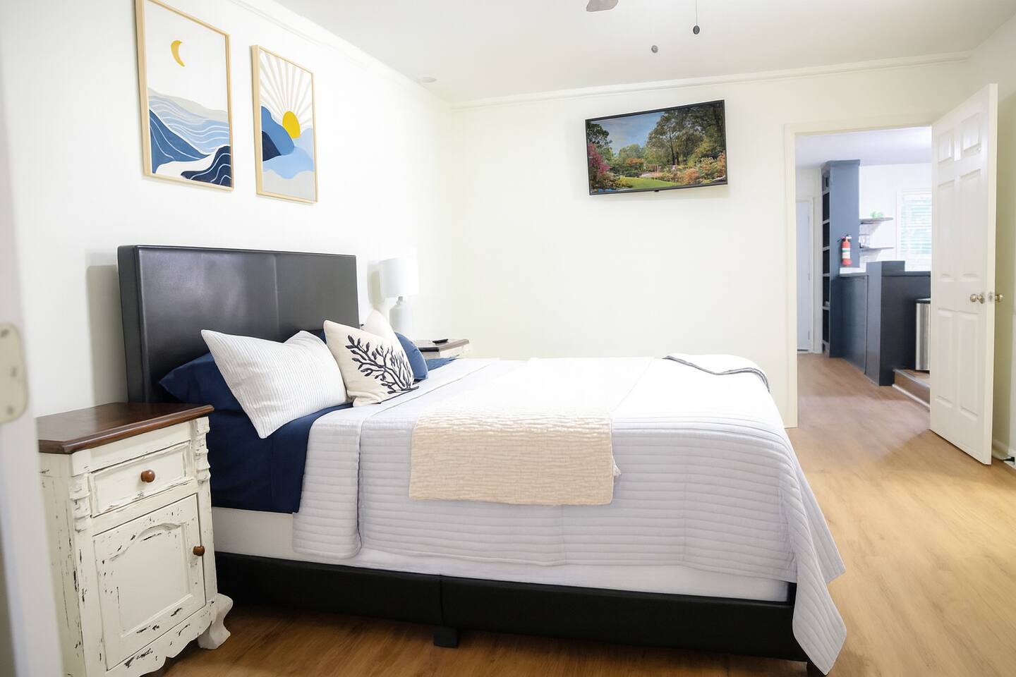 Cozy 2-Bedroom Bungalow_Near Dining & College