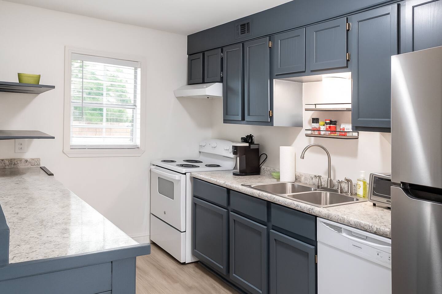 Cozy 2-Bedroom Bungalow_Near Dining & College