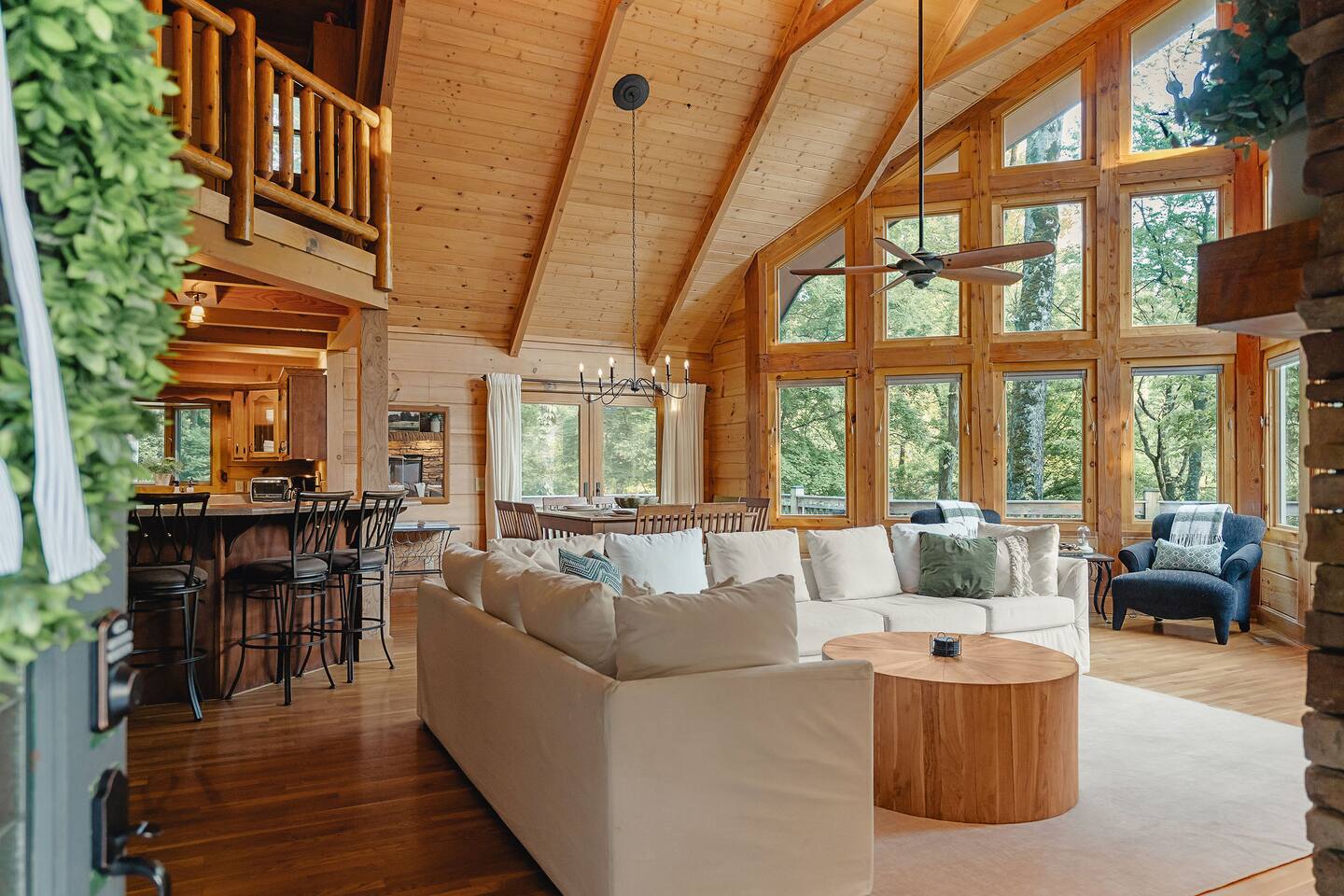 Center Hill Lake Cabin w/ Lake Access & Hot Tub