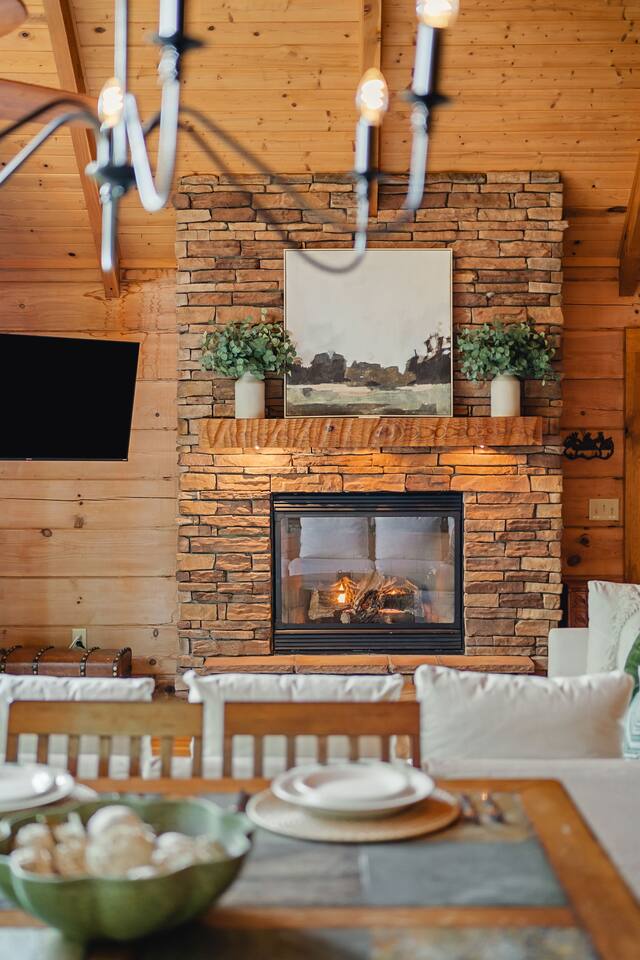 Center Hill Lake Cabin w/ Lake Access & Hot Tub