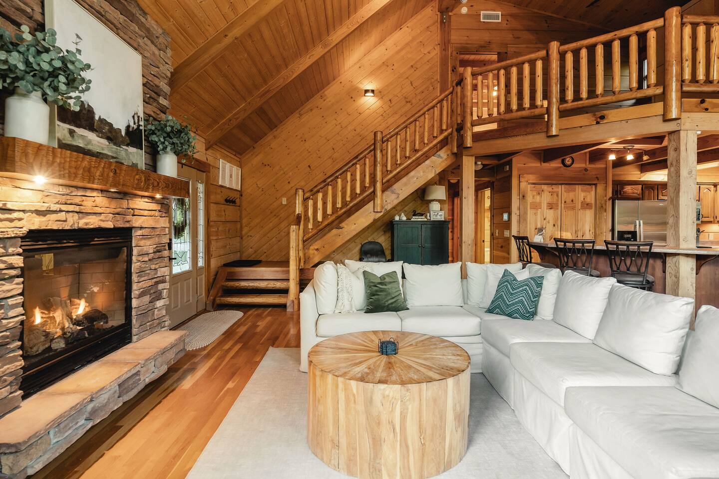 Center Hill Lake Cabin w/ Lake Access & Hot Tub