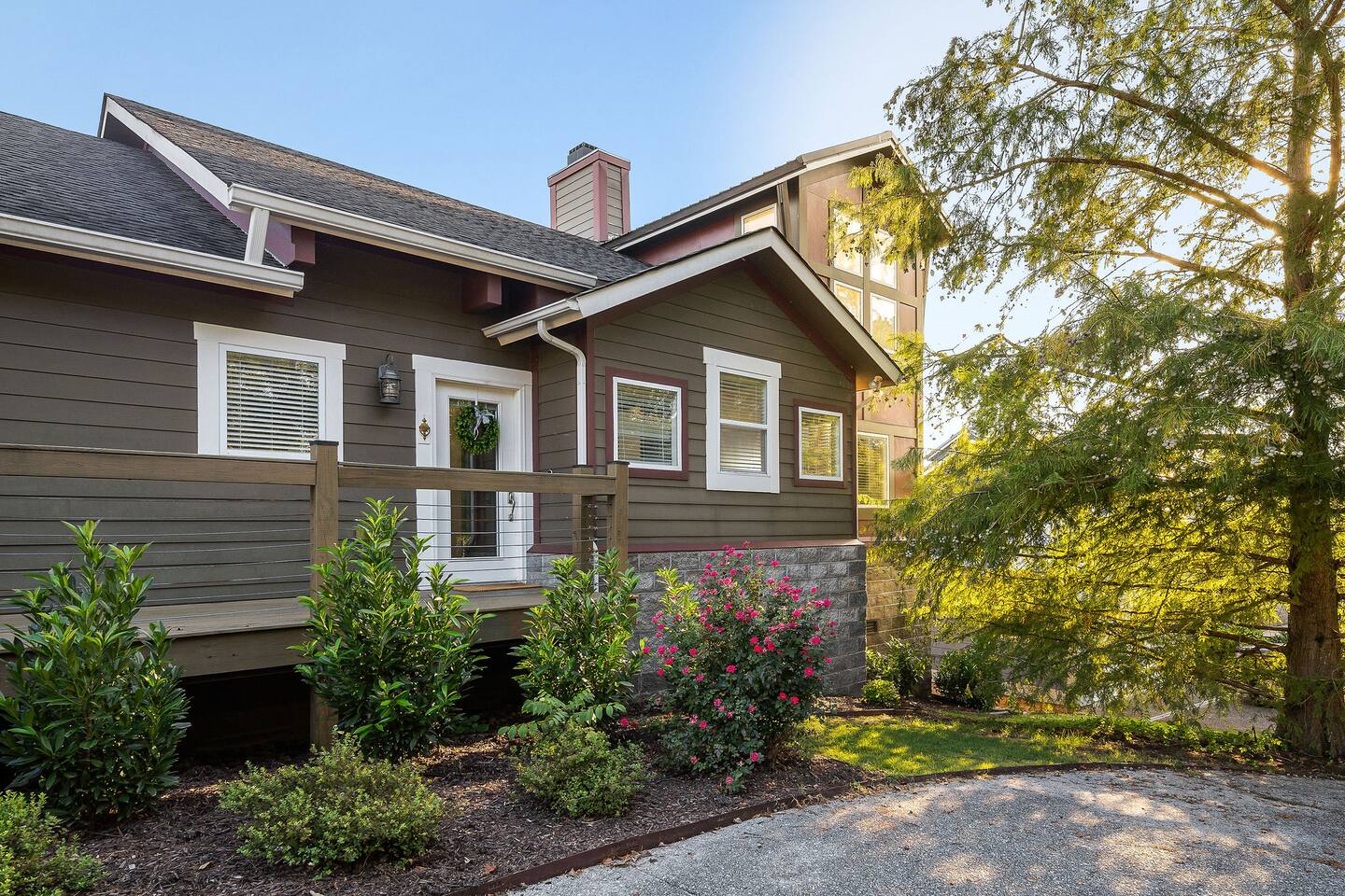 Center Hill Lake House - Lake View/Access w/ Hot Tub & Pool
