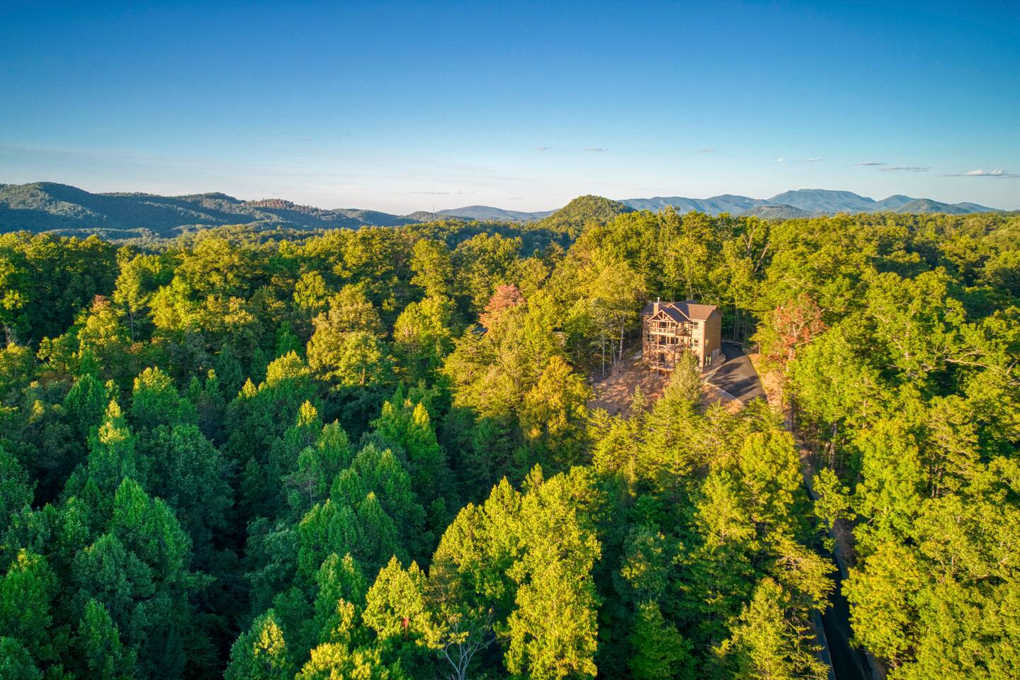 2 Cabins - Indoor Pool, Hot Tub, Wi-fi - Sleeps 24