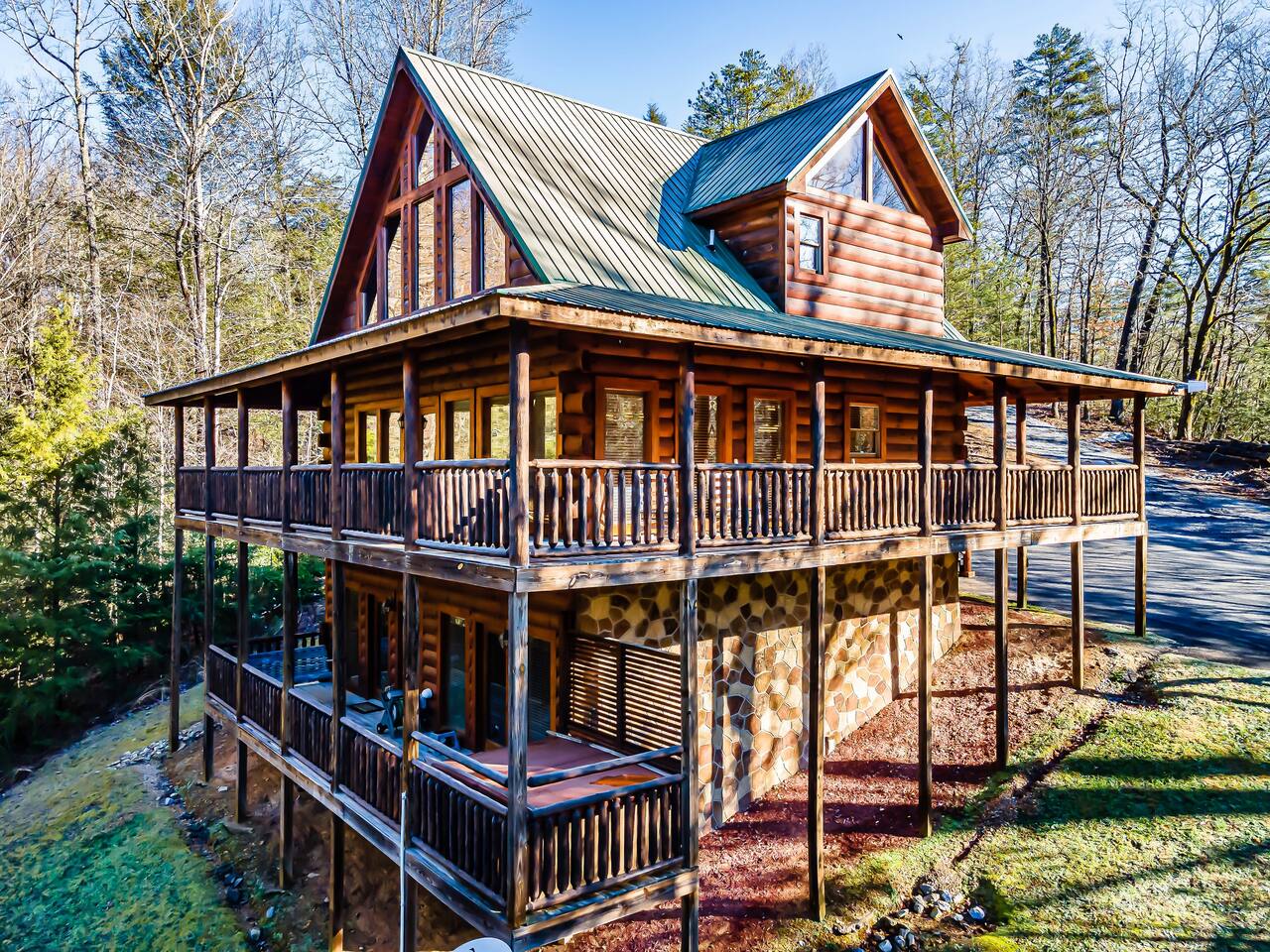2 Cabins - Indoor Pool, Hot Tub, Wi-fi - Sleeps 24