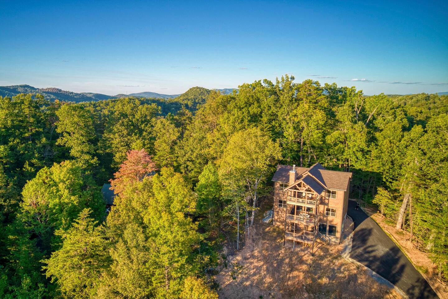 2 Cabins - Indoor Pool, Hot Tub, Wi-fi - Sleeps 24