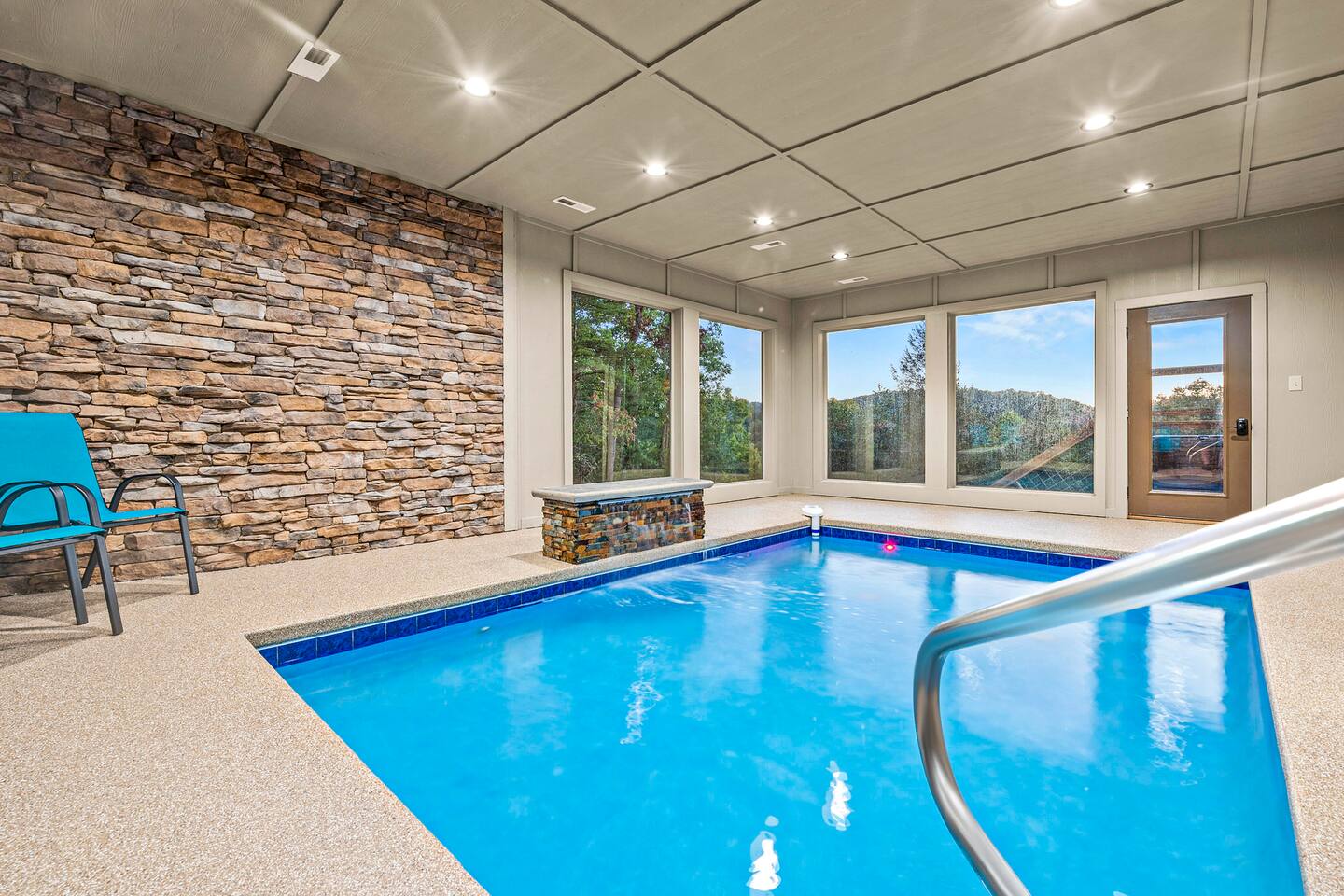 2 Cabins - Indoor Pool, Hot Tub, Wi-fi - Sleeps 24 — Sevierville — vacation rental