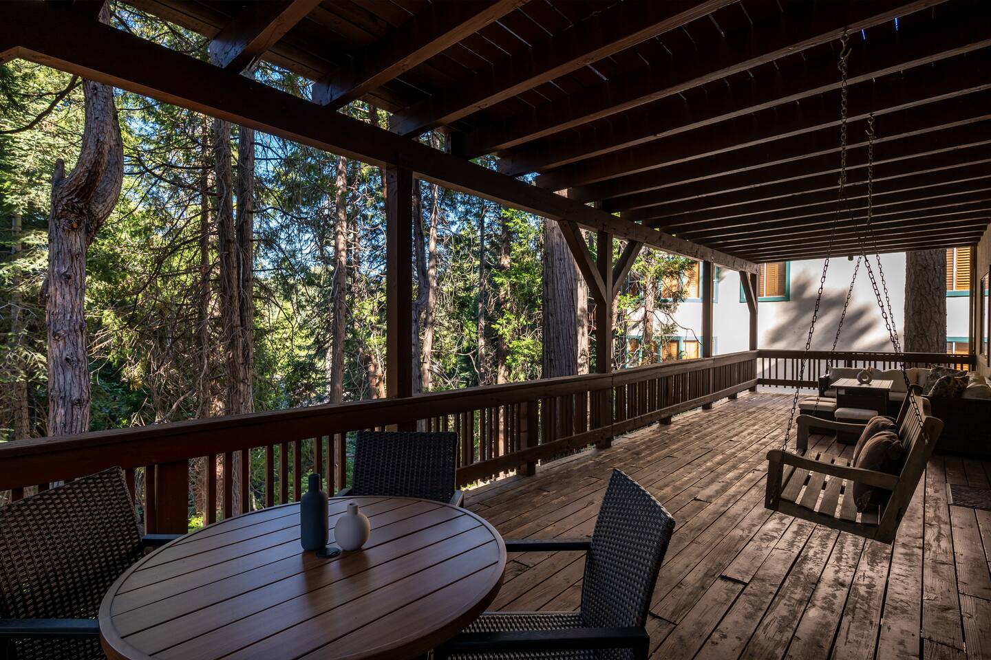 Oak & Arrow Lodge • Forest Hideaway