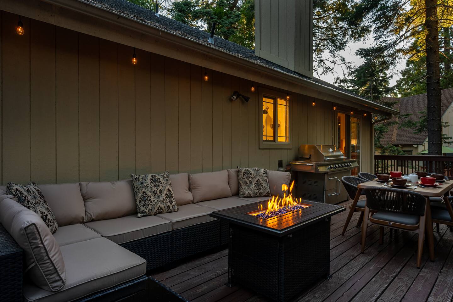 Oak & Arrow Lodge • Forest Hideaway