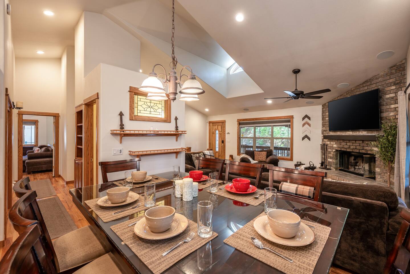 Oak & Arrow Lodge • Forest Hideaway